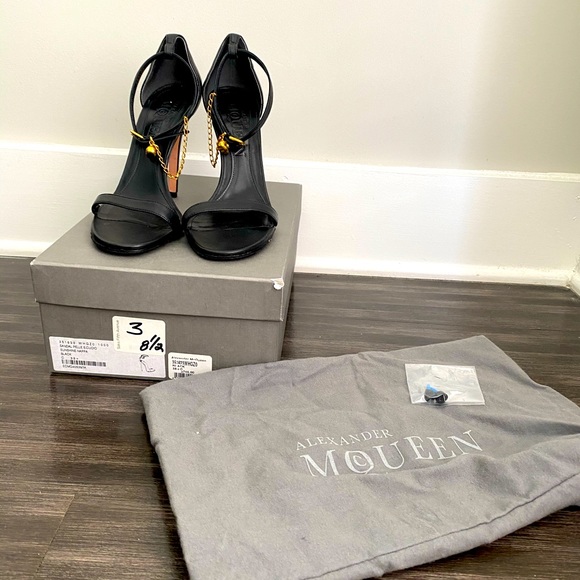 Alexander McQueen Strap Sandal. - Picture 1 of 10